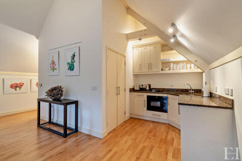 8585483-interiorw...