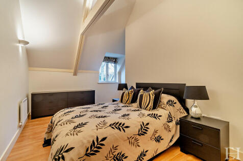 8585483-interiorw...