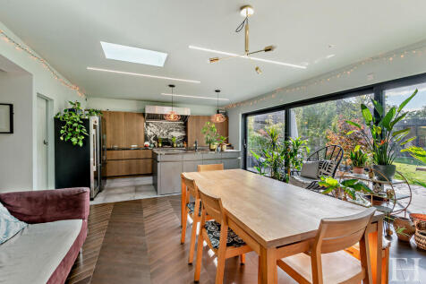 8614765-interiorW...