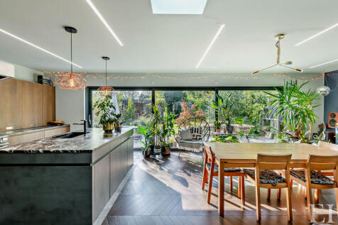 8614765-interiorW...