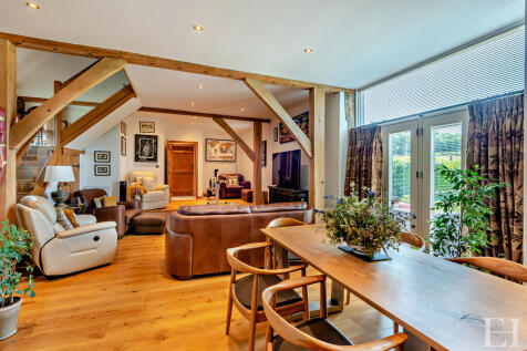 8605775-interiorW...
