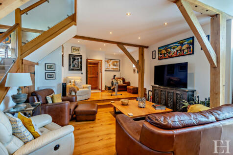 8605775-interiorW...