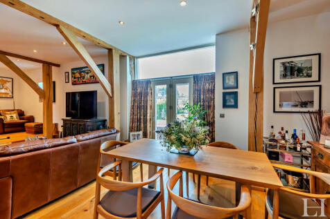 8605775-interiorW...