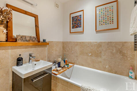 8605775-interiorW...