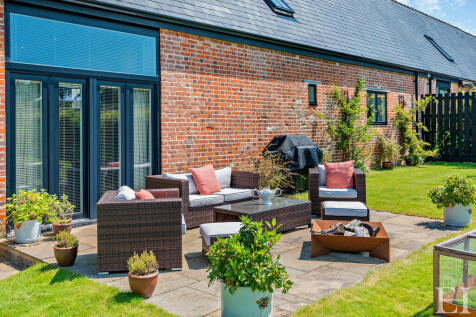 8605775-exteriorW...