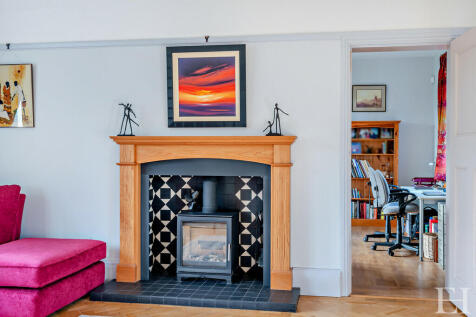 8629705-interior1...