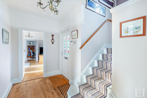 8629705-interior0...