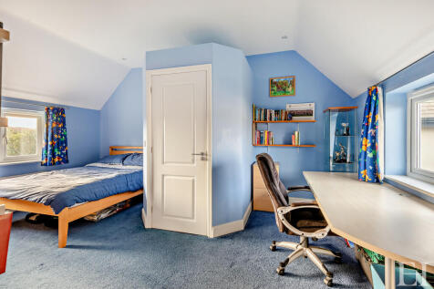 8629705-interior1...