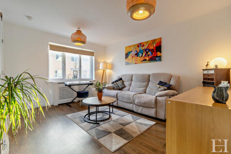 8633781-interior1...