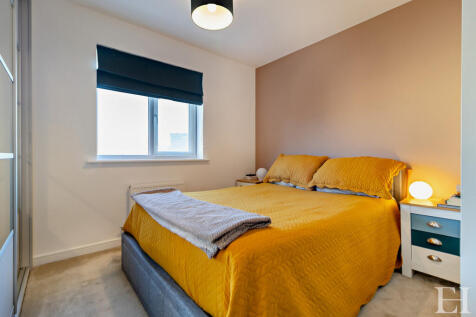 8633781-interior1...