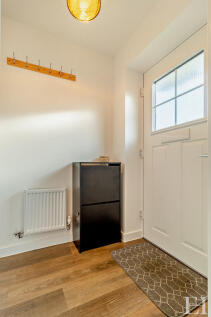 8633781-interior1...