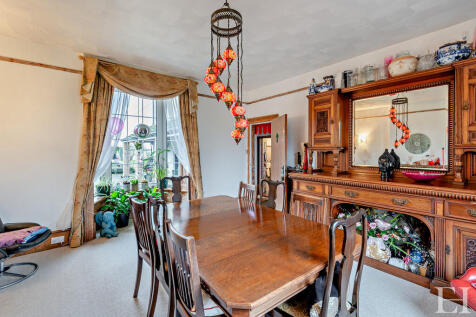 8632433-interior1...