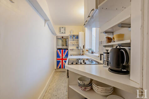 8637126-interiorW...