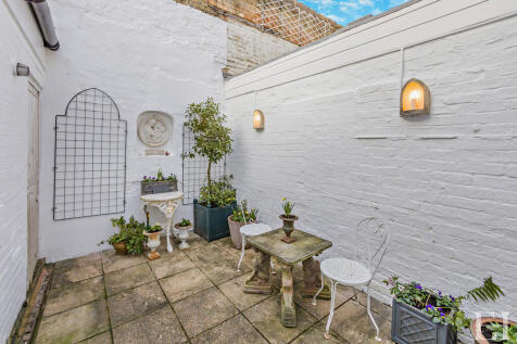 8637126-exteriorW...