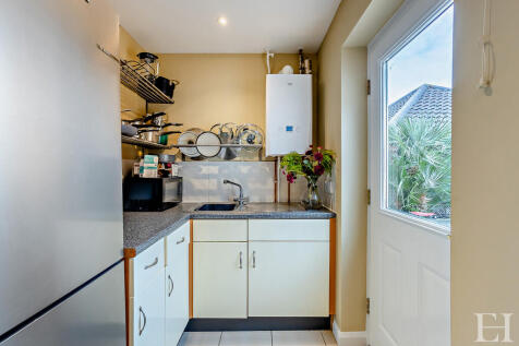 8639596-interior0...