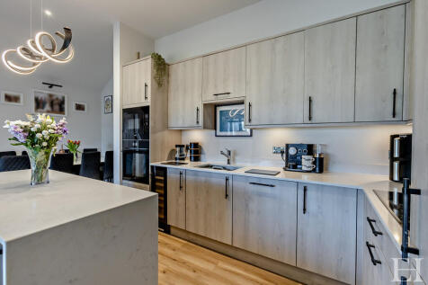 8640995-interiorW...