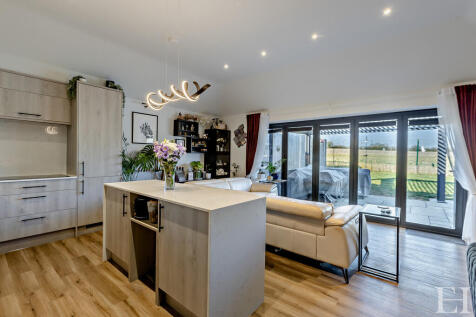 8640995-interiorW...