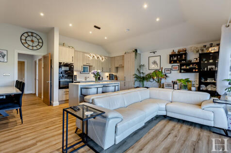 8640995-interiorW...