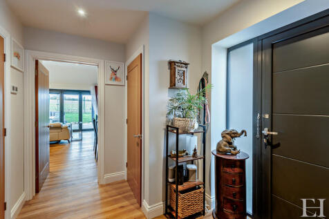 8639615-interiorW...