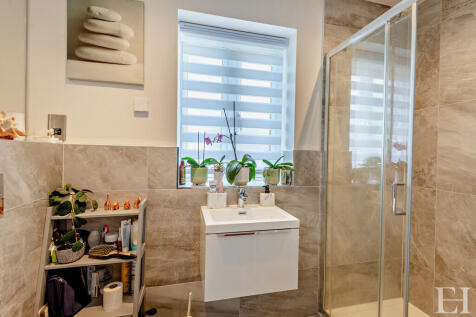 8639615-interiorW...