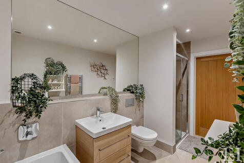8640995-interiorW...