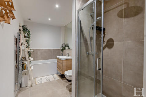 8640995-interiorW...