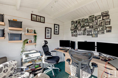 8639615-interiorW...