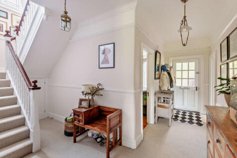 8605776-interior1...