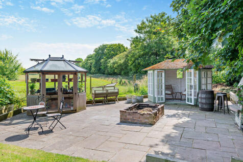 8605776-exterior2...