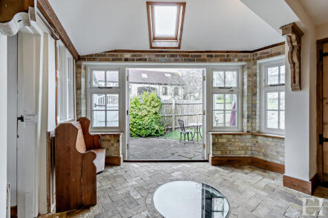 8637094-interiorW...