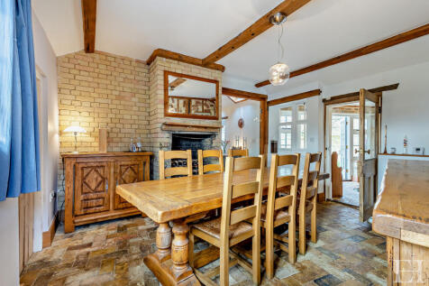 8637094-interiorW...