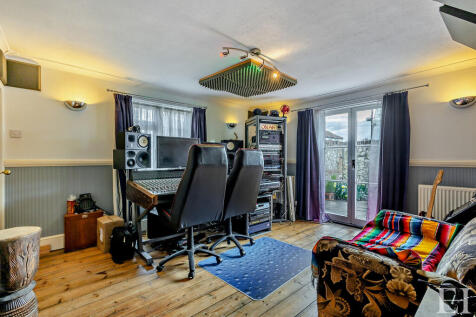 8637094-interiorW...