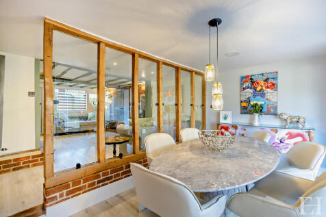 8638920-interiorW...
