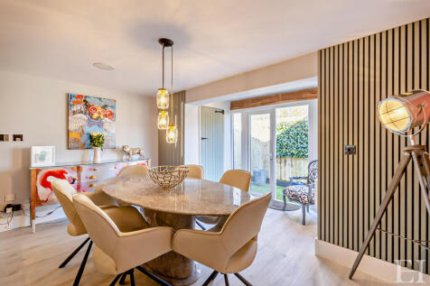 8638920-interiorW...