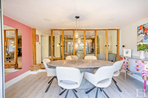 8638920-interiorW...