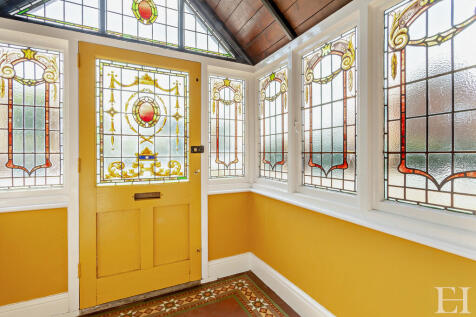 8642632-interiorW...