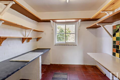 8642632-interiorW...