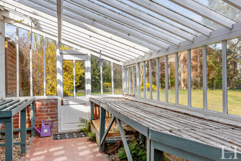 8642632-interiorW...