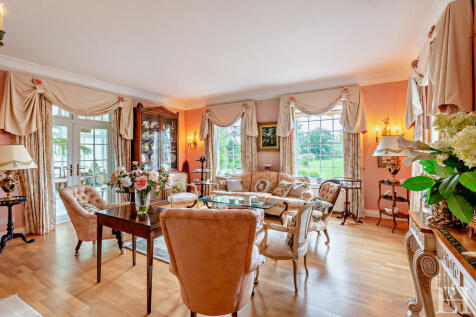 8594340-interiorW...
