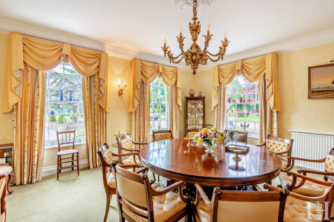8594340-interiorW...