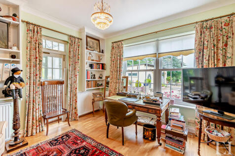 8594340-interiorW...