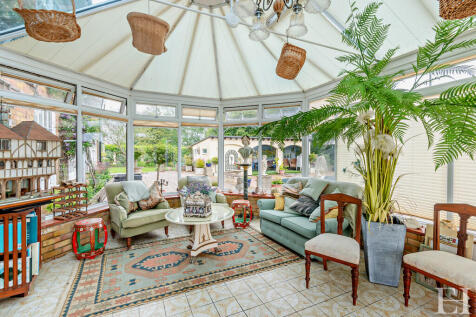 8594340-interiorW...