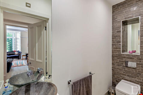 8598871-interiorW...