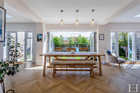 8645027-interiorW...