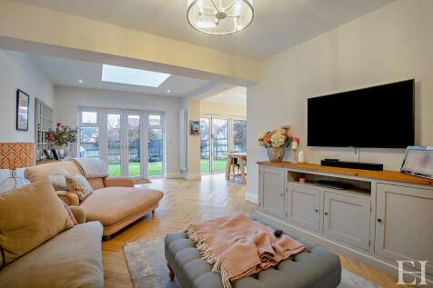 8635075-interior1...