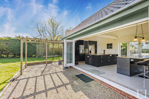 8642711-exteriorW...