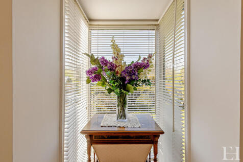 8642711-interiorW...