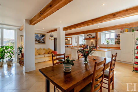 8637096-interiorW...