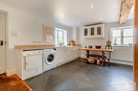 8637096-interiorW...