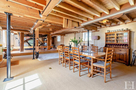 8637096-interiorW...